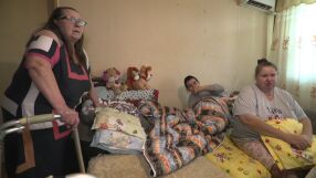 Зов за помощ: Майка на син с увреждания се нуждае от спешни операции