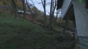 Пътят Перник-София под заплаха: Свлачище поглъща шосето край Владая