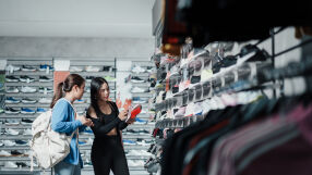 Известна компания за спортни стоки съкращава 900 служители