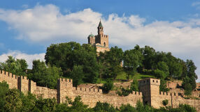 Мъж е паднал от скала в крепостта „Царевец“