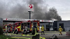 Мощен взрив на камион цистерна рани четирима души в Германия