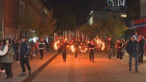 Факелно шествие във Враца в навечерието в Деня на будителите