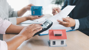 Банките в еврозоната затягат условията за кредитиране, засилвайки очакванията ЕЦБ да остави лихвите без промяна