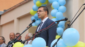 Управляващите обещават по-високи учителски заплати от догодина