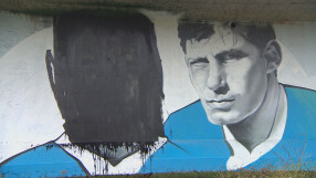 Фен на ЦСКА възстановява мемориала на Гунди и Котков (ВИДЕО)