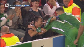 Кое е момчето, което Дани Абало прегърна след гола на 