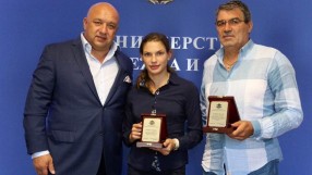 Министър Кралев награди Габи Петрова