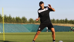 Димитър Бербатов рита с тийн идоли 