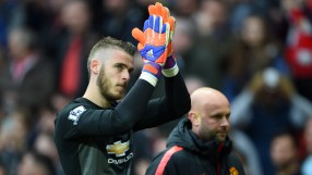 Де Хеа и Манчестър си стиснаха ръцете