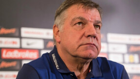 Алардайс с три промени за мача със Словакия