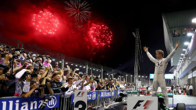 Нико Розберг триумфира в Сингапур 