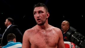 Паркър защити световната си титла в тежка категория