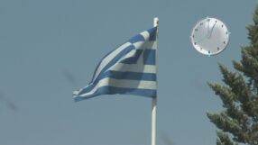 Гърция изплаща дълговете си към ЕС предсрочно, за да повиши доверието на пазарите
