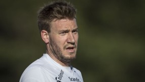 Лорд Бендтнер разбил челюстта на таксиджия