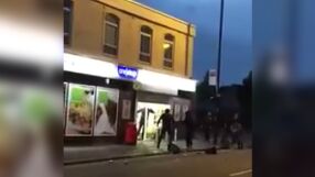 Меле между фенове на 