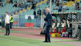 Селекционерът на Косово беснее в тунела след 5 получени гола (ВИДЕО)