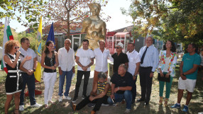 Статуя-изненада и 