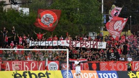 ЦСКА към МВР: Подведете под отговорност лицата, атакували феновете с бомби