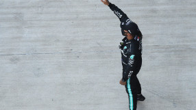 Хамилтън потегля пръв и в Русия