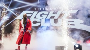 Завърналият се Холифийлд удържа по-малко от 2 минути на ринга