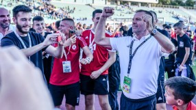 Стойчо Младенов се извини за снимка с обиден надпис за 