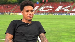 Брадли де Нойер за 