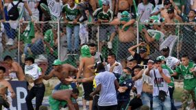 1400 фенове биха играчи в Колумбия