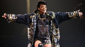 Риана ще е звездата на почивката на Супербоул