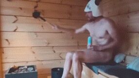 Звезда от Формула 1 остана само по ушанка