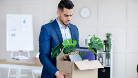 Компания на Джеф Безос ще уволни една трета от служителите, но не е Amazon