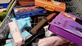 Нарушенията преди училище: Липса на цени и неясни послания при продажба на „стоки за ученика“