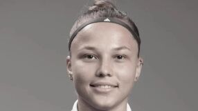 Футболистка падна от скала, загина на място