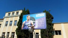 Гимназия осъмна с лика на Везенков (ВИДЕО И СНИМКИ)