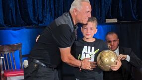 Стоичков сбъдна мечтата на дете с диабет (ВИДЕО)