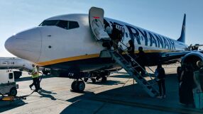 Защо Ryanаir ще отменя полети тази зима?