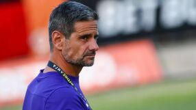 Десета треньорска глава падна в Първа лига