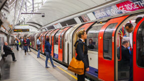 Стачка в лондонското метро: Машинистите печелят повече от адвокатите, но настояват за по-добри условия