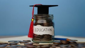 Промениха лихвата по кредитите на студенти и докторанти