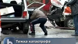 Двама полицаи загинаха при катастрофа с линейка в Търновско 