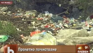 Бутилки и стари гуми закриват река в полите на Витоша 