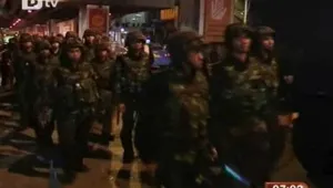 Военни и полицейски части излязоха по улиците на Банкок