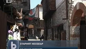 Прибират уличните сергии в Несебър