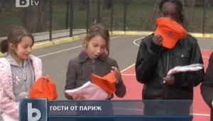 Децата от дом за сираци посрещат френски гости 