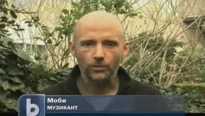 С песен на уста Моби протестира срещу политиката 