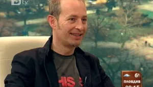 Коафьор, работил с Наоми Кембъл и Карла Бруни, показва абитуриентски прически в София