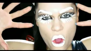 Автопортрет на Jessie J отива на търг за децата на Шотландия