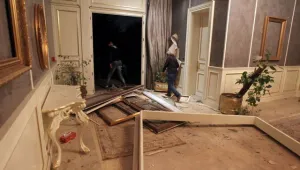 НАТО отново бомбардира резиденция на Кадафи