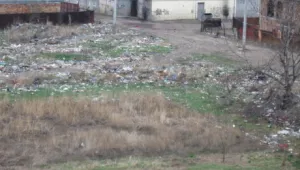 Строителни сметища засипват централна част на Лом