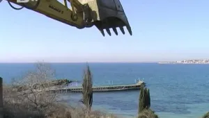 Екозащитници: Багер копае в терен от Натура 2000 край морето