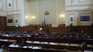 Висшите чиновници вече ще са поне магистри